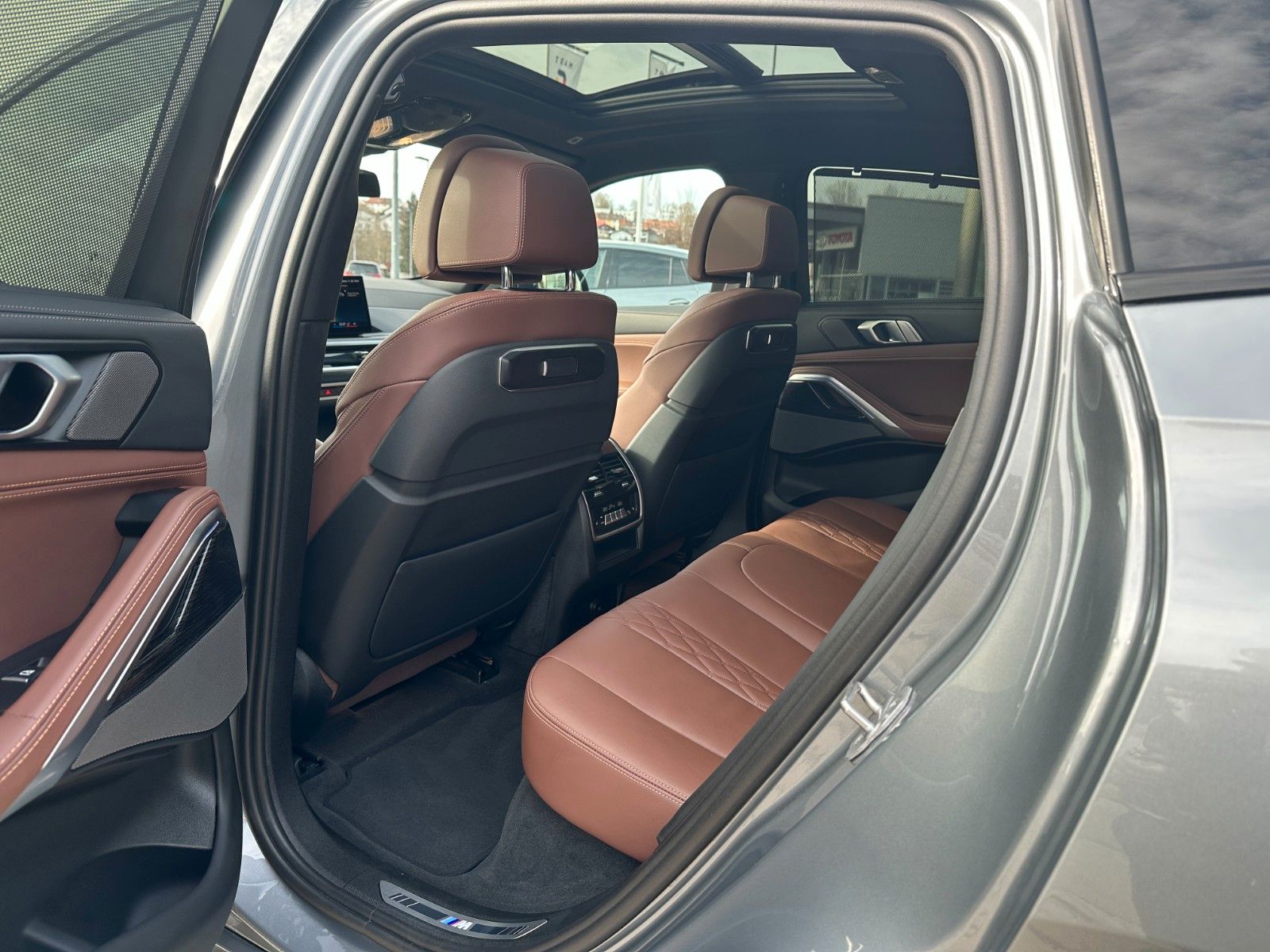 Fahrzeugabbildung BMW X6 40d xDrive MSport ACC,HUD,PANO,HARMAN,LUFT...
