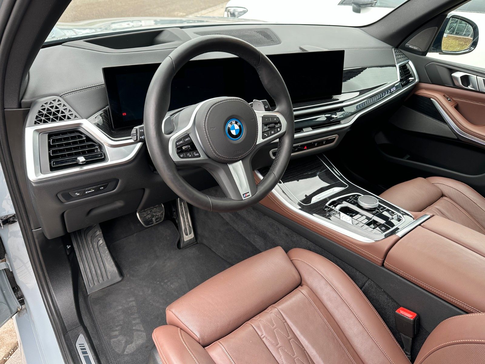 Fahrzeugabbildung BMW X5 50e xDrive MSport ACC,HUD,PANO,HARMAN,LUFT