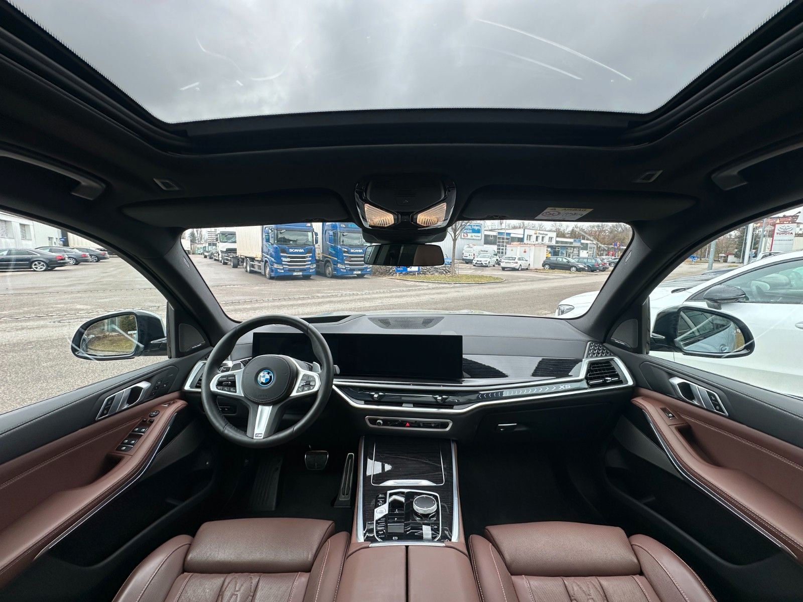 Fahrzeugabbildung BMW X5 50e xDrive MSport ACC,HUD,PANO,HARMAN,LUFT