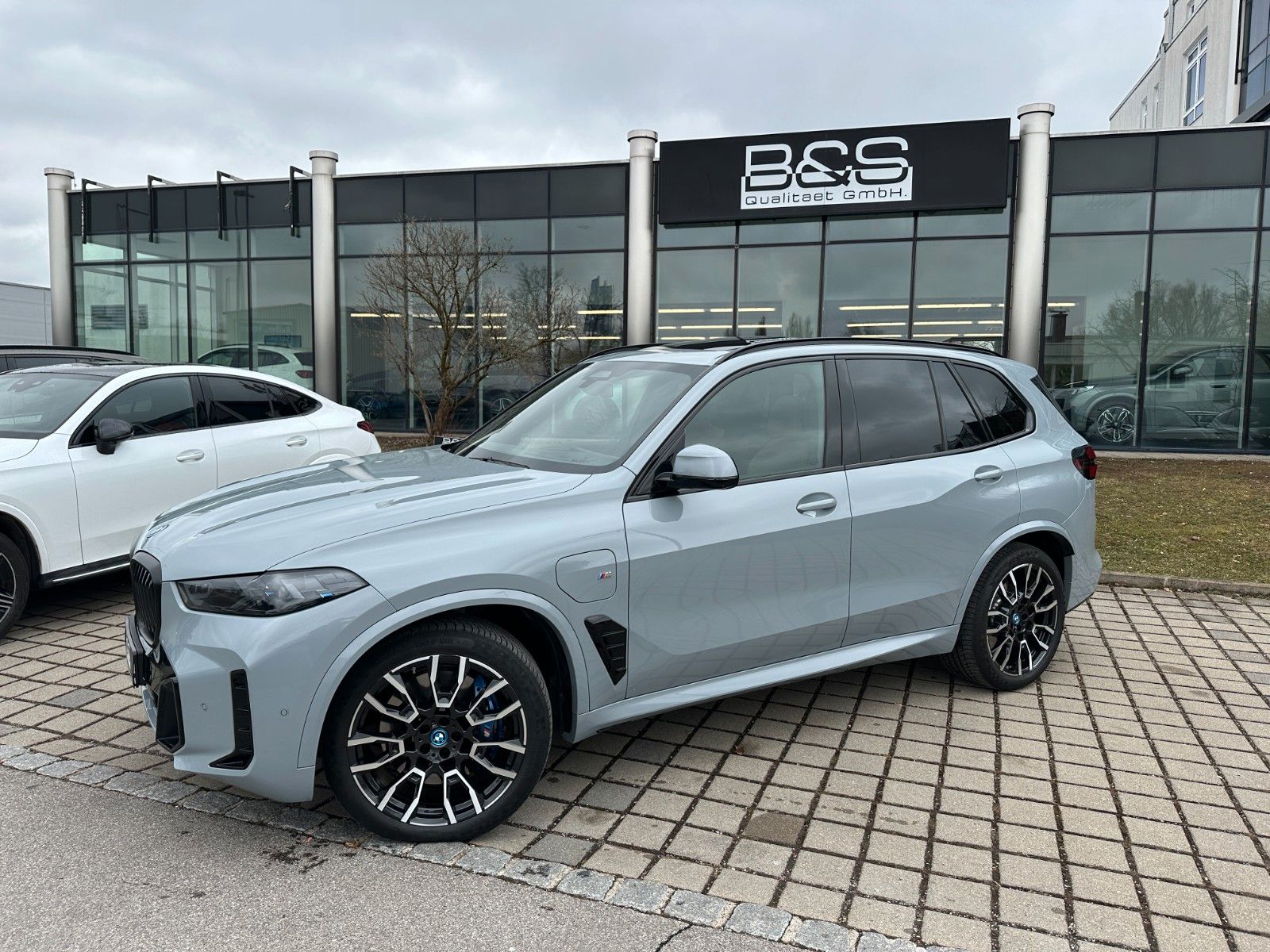 Fahrzeugabbildung BMW X5 50e xDrive MSport ACC,HUD,PANO,HARMAN,LUFT
