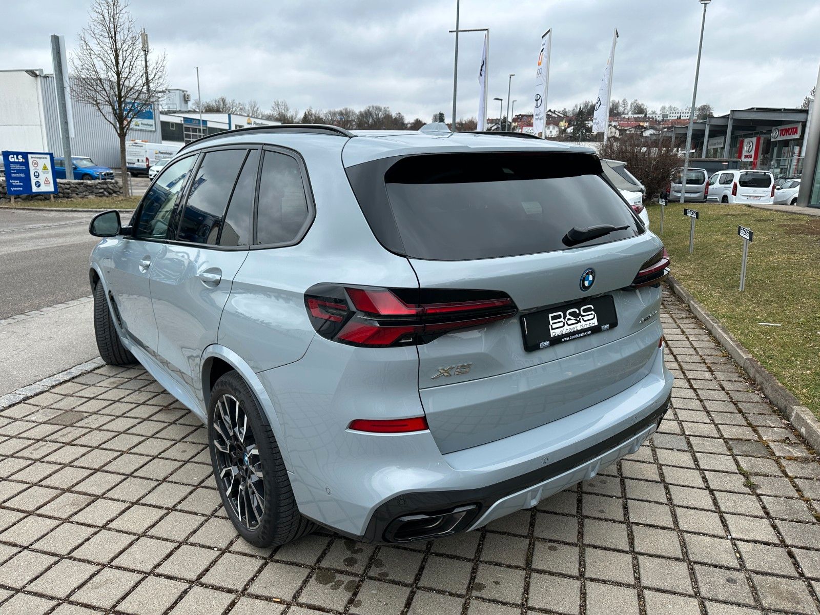 Fahrzeugabbildung BMW X5 50e xDrive MSport ACC,HUD,PANO,HARMAN,LUFT