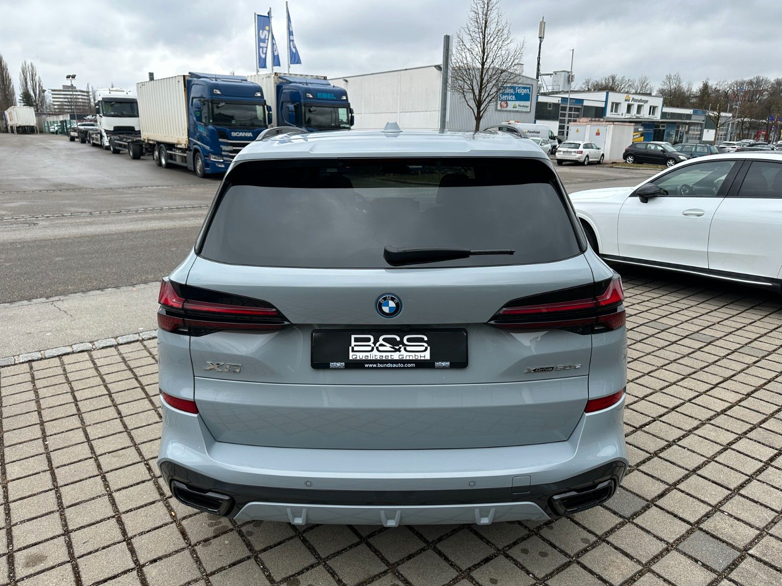 Fahrzeugabbildung BMW X5 50e xDrive MSport ACC,HUD,PANO,HARMAN,LUFT