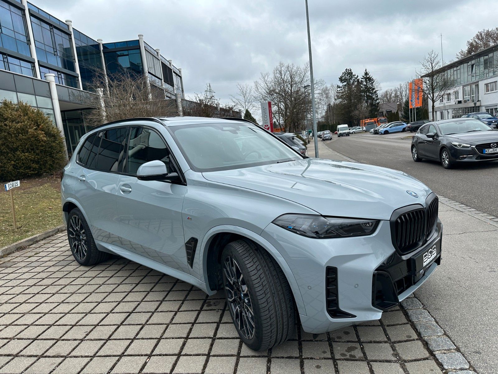 Fahrzeugabbildung BMW X5 50e xDrive MSport ACC,HUD,PANO,HARMAN,LUFT