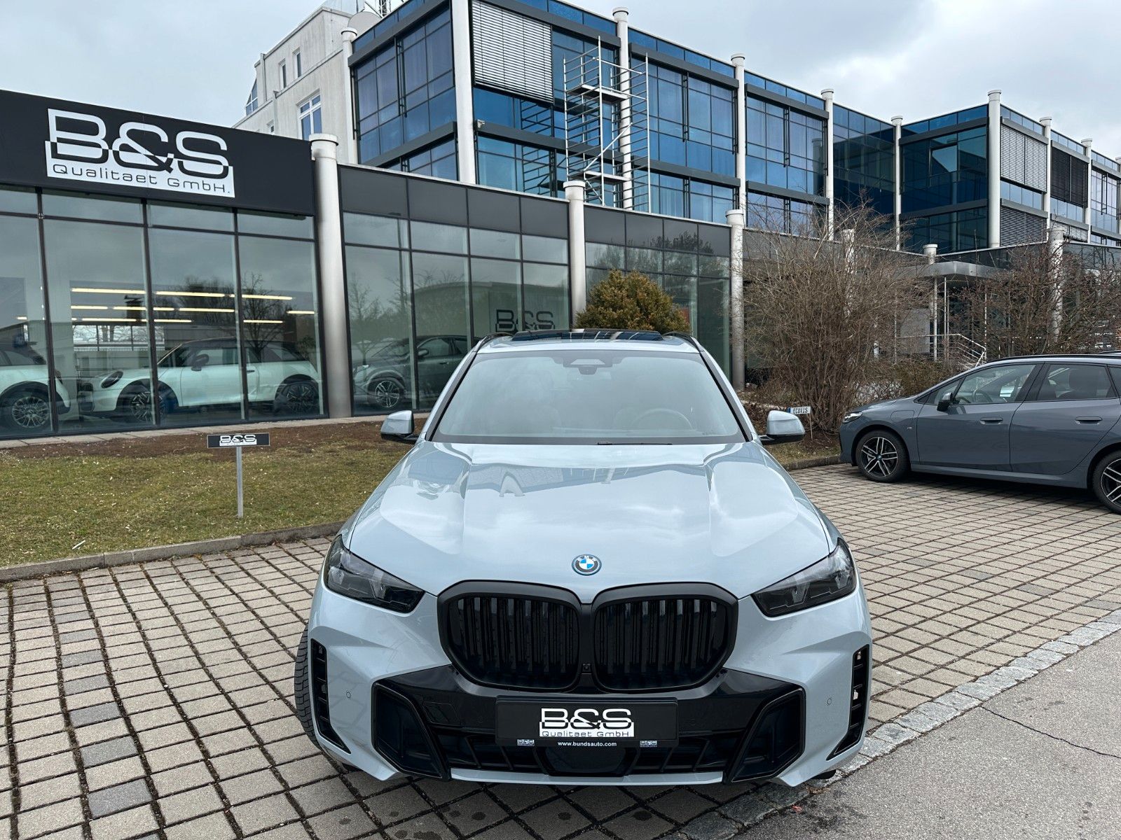 Fahrzeugabbildung BMW X5 50e xDrive MSport ACC,HUD,PANO,HARMAN,LUFT