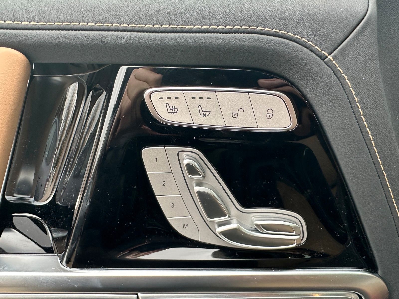 Fahrzeugabbildung Mercedes-Benz G 63 AMG Manufakt,Prem Pl,Burm,Standheiz,Facel.