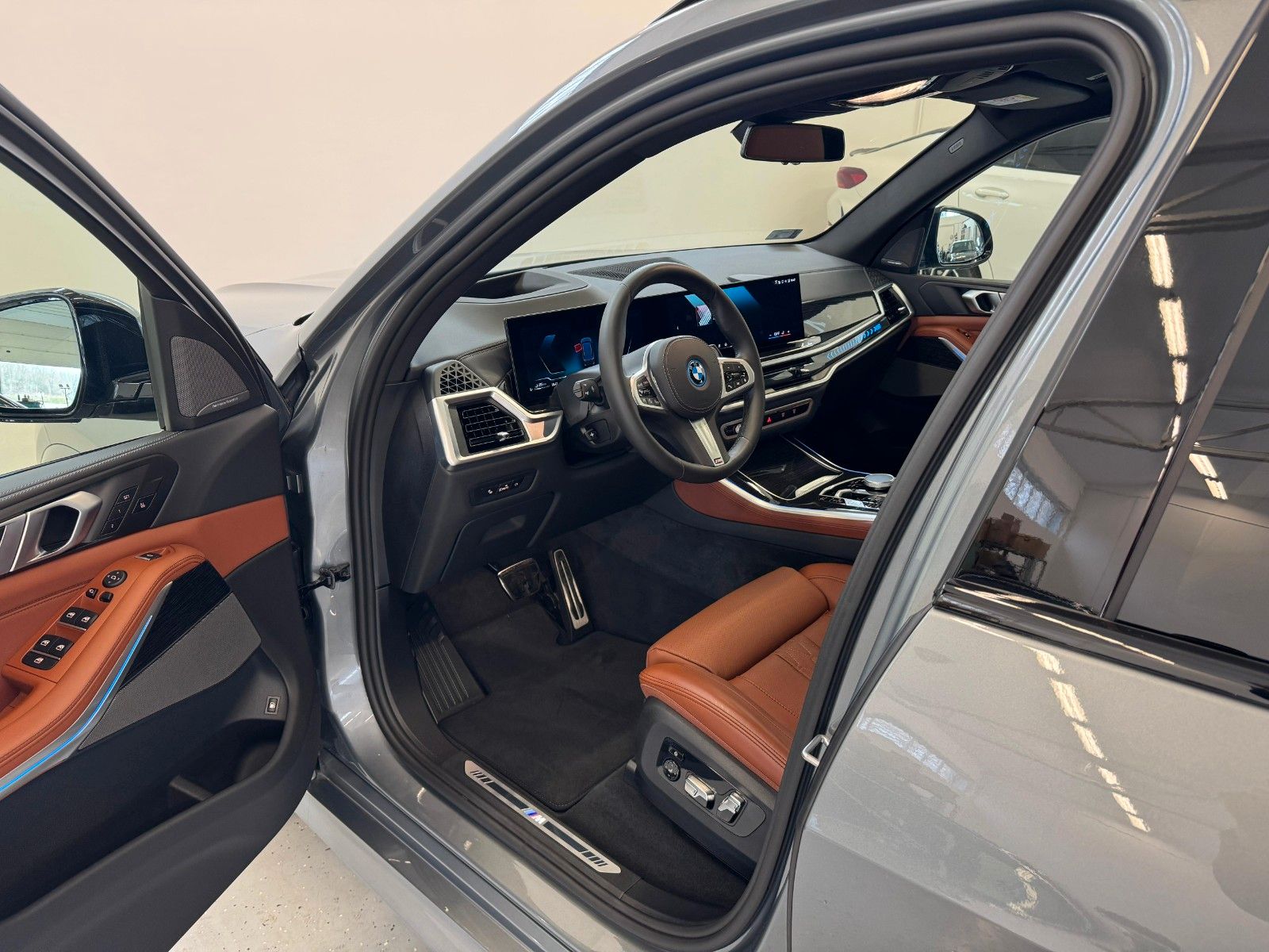 Fahrzeugabbildung BMW X5 50e xDrive MSport ACC,HUD,PANO,HARMAN,LUFT.