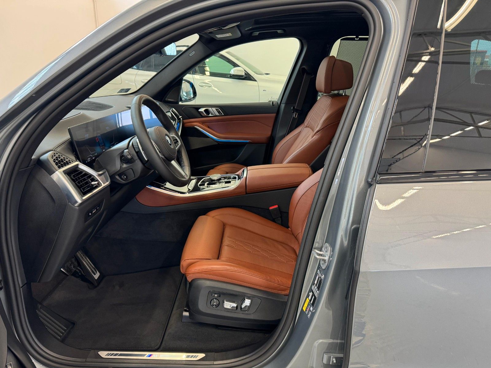 Fahrzeugabbildung BMW X5 50e xDrive MSport ACC,HUD,PANO,HARMAN,LUFT.