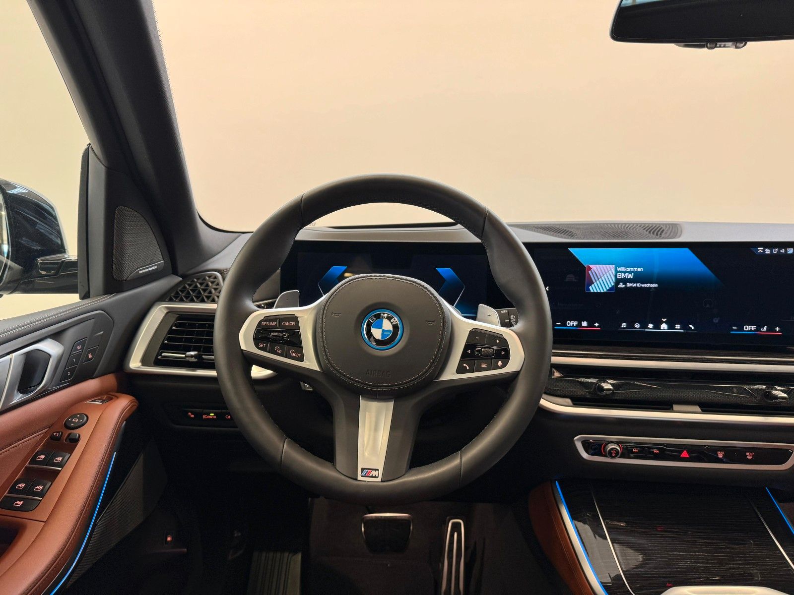 Fahrzeugabbildung BMW X5 50e xDrive MSport ACC,HUD,PANO,HARMAN,LUFT.