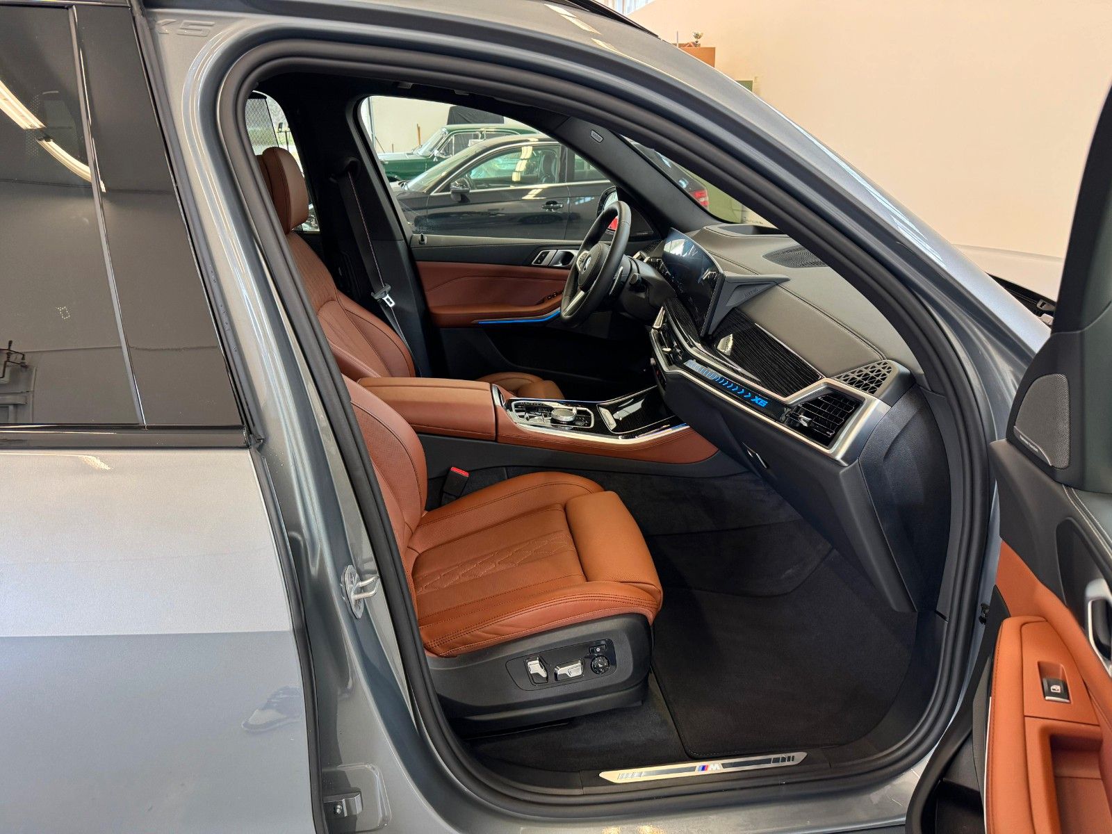 Fahrzeugabbildung BMW X5 50e xDrive MSport ACC,HUD,PANO,HARMAN,LUFT.