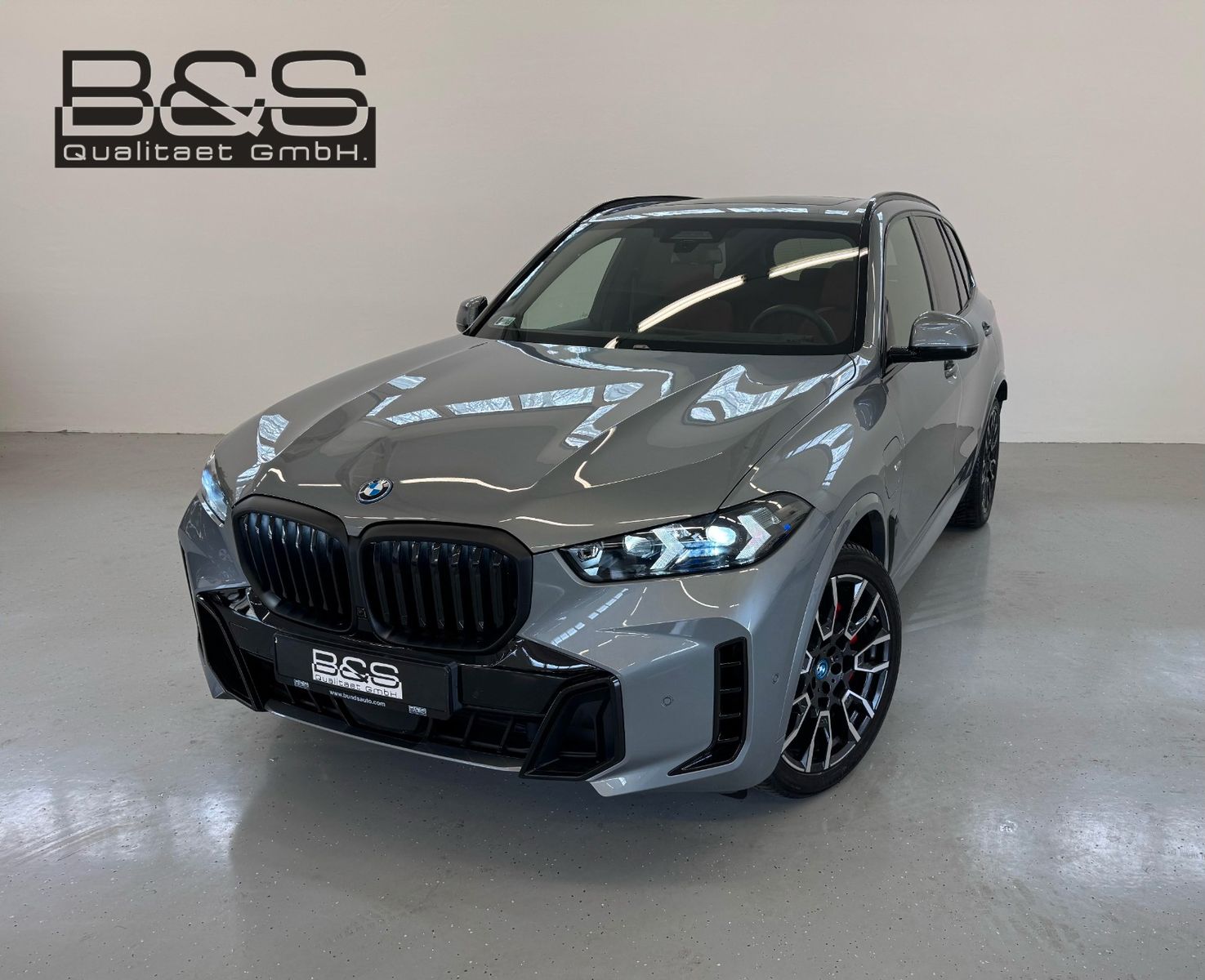 Fahrzeugabbildung BMW X5 50e xDrive MSport ACC,HUD,PANO,HARMAN,LUFT.