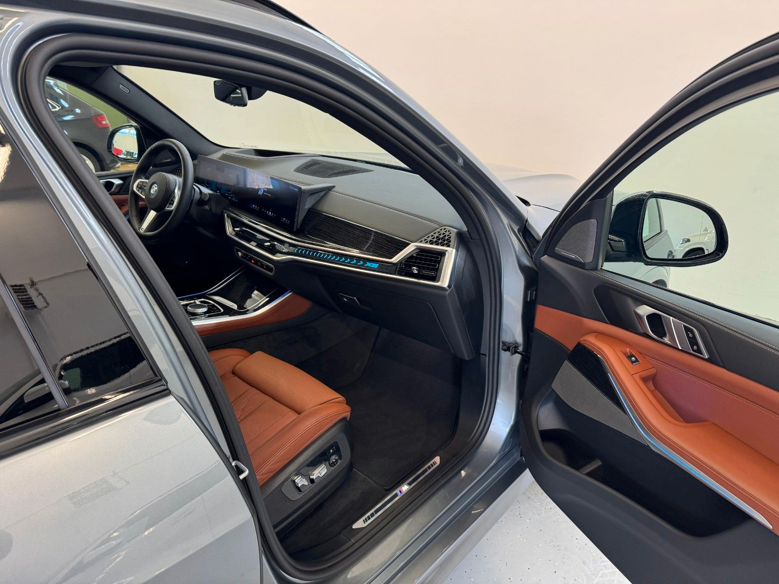 Fahrzeugabbildung BMW X5 50e xDrive MSport ACC,HUD,PANO,HARMAN,LUFT.