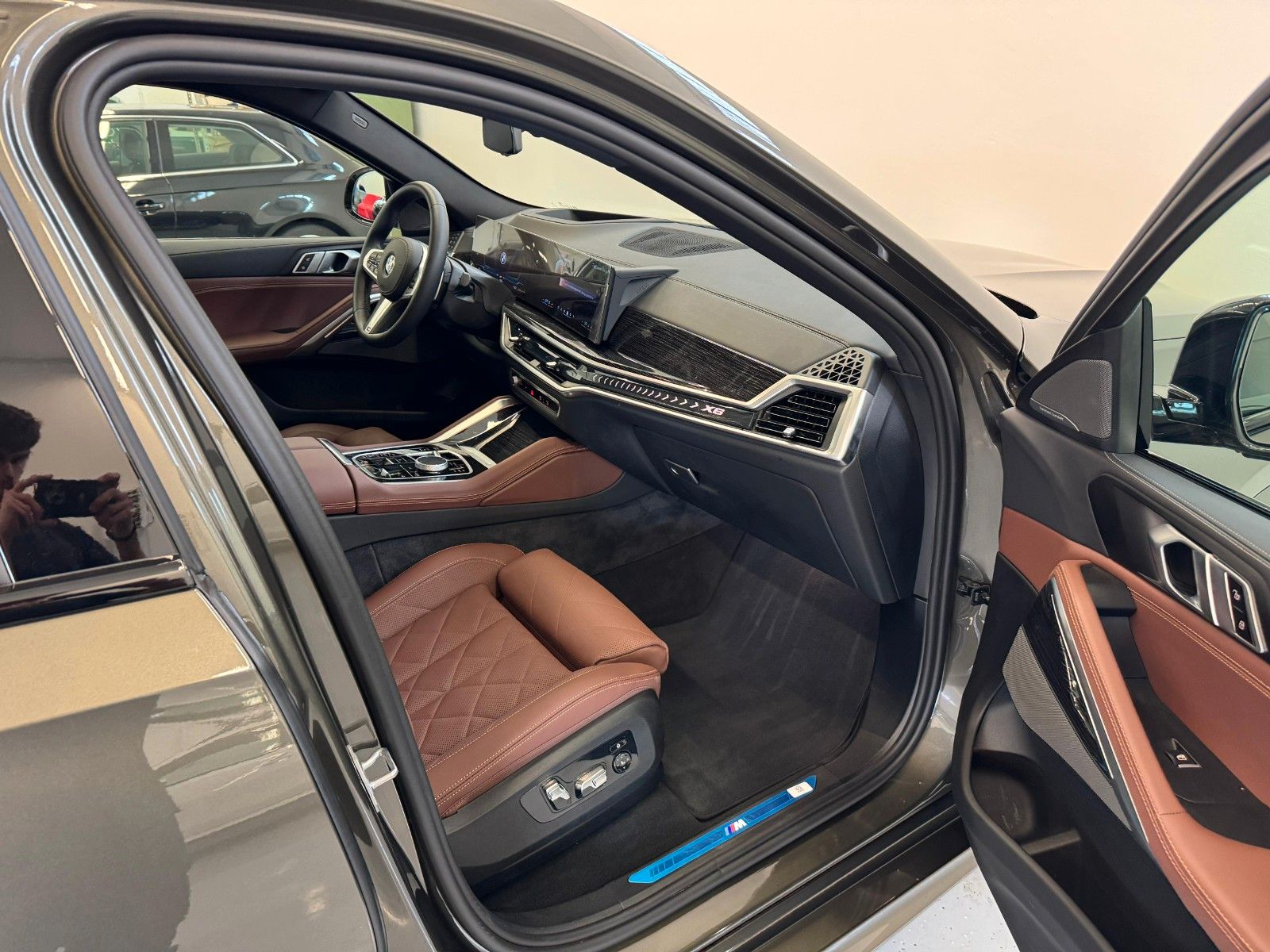Fahrzeugabbildung BMW X6 40d xDrive MSport ACC,HUD,PANO,HARMAN,LUFT,..