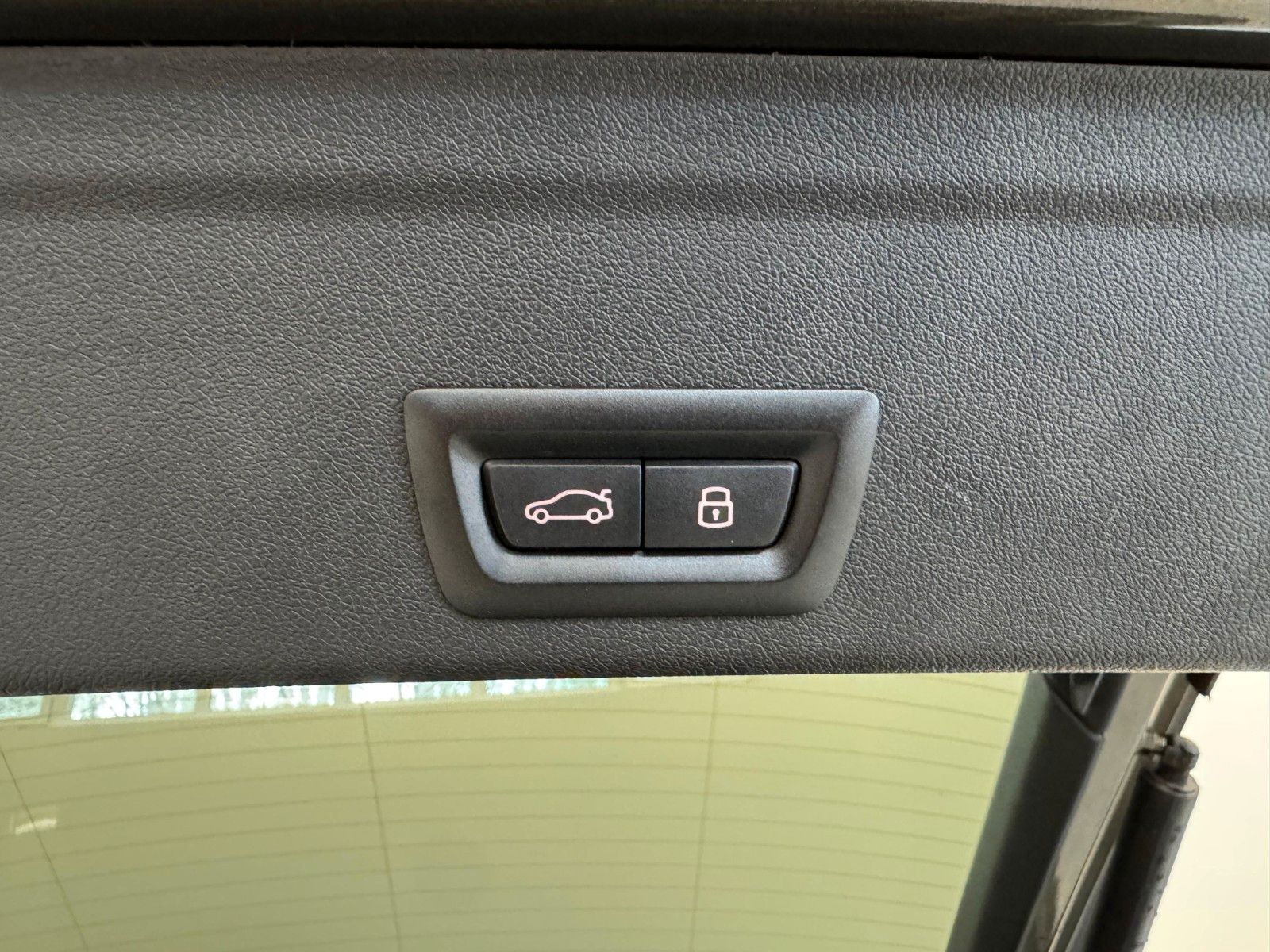 Fahrzeugabbildung BMW X6 40d xDrive MSport ACC,HUD,PANO,HARMAN,LUFT,..