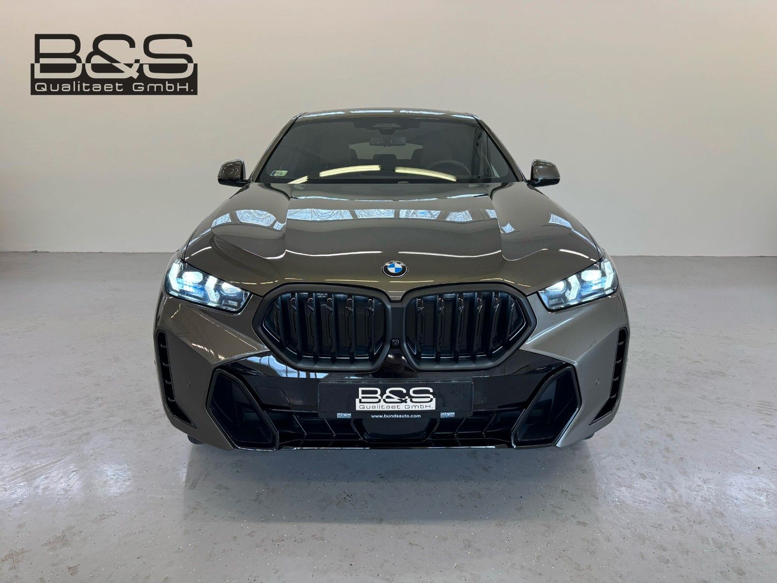 Fahrzeugabbildung BMW X6 40d xDrive MSport ACC,HUD,PANO,HARMAN,LUFT,..