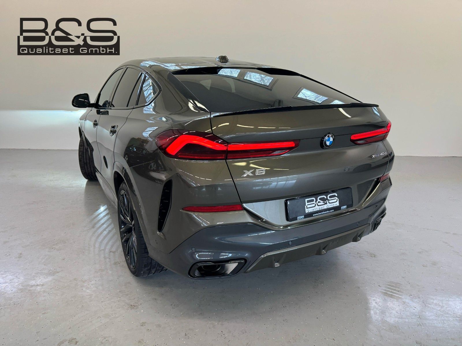 Fahrzeugabbildung BMW X6 40d xDrive MSport ACC,HUD,PANO,HARMAN,LUFT,..