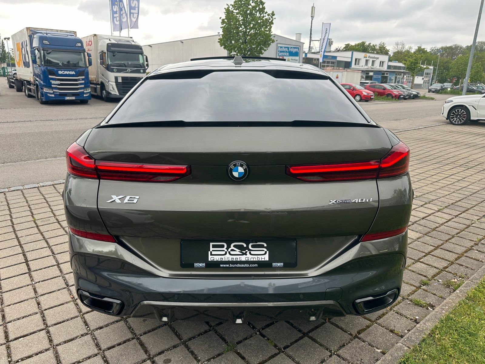 Fahrzeugabbildung BMW X6 40d xDrive MSport ACC,HUD,PANO,HARMAN,LUFT,..