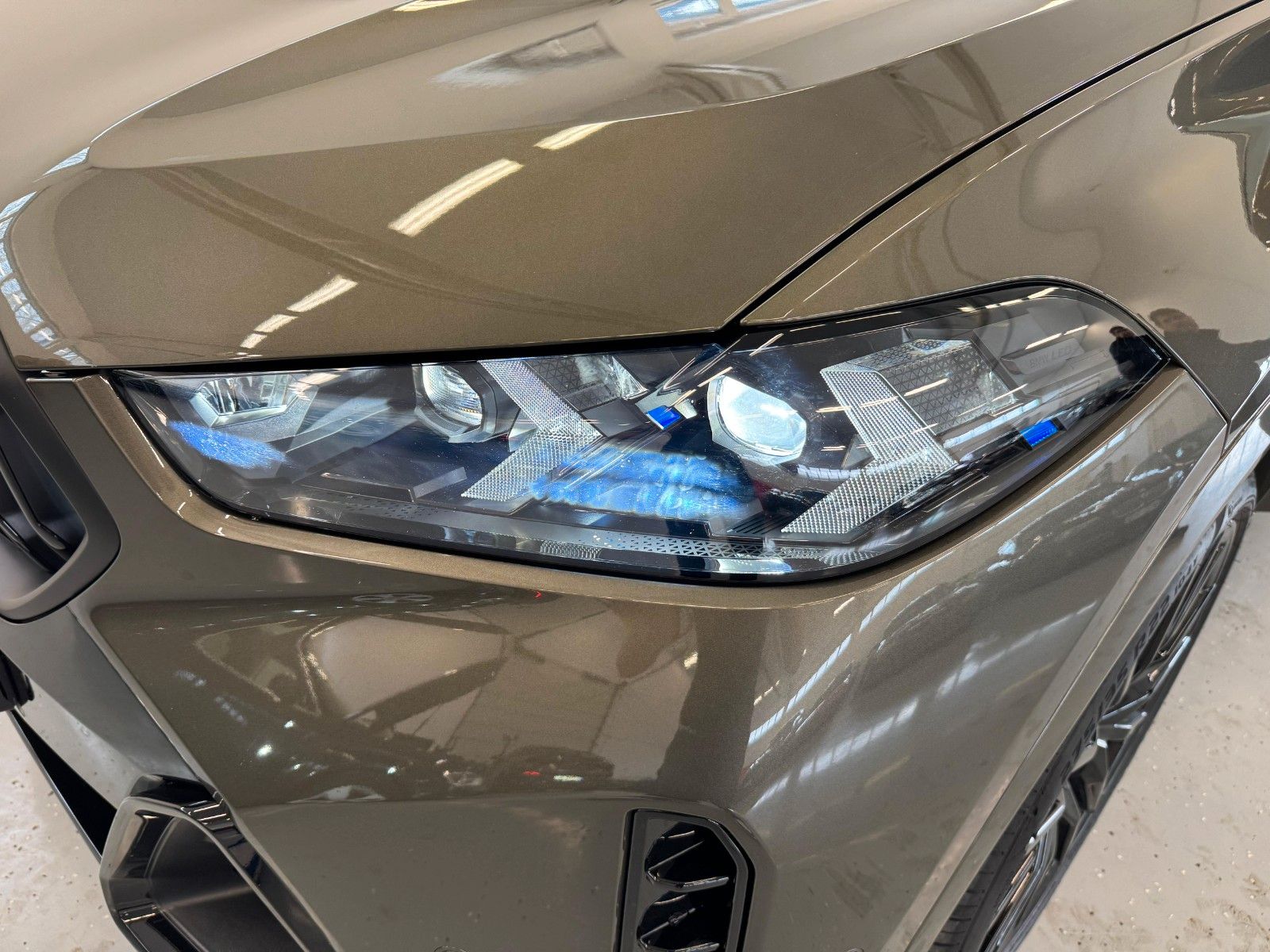 Fahrzeugabbildung BMW X6 40d xDrive MSport ACC,HUD,PANO,HARMAN,LUFT,..