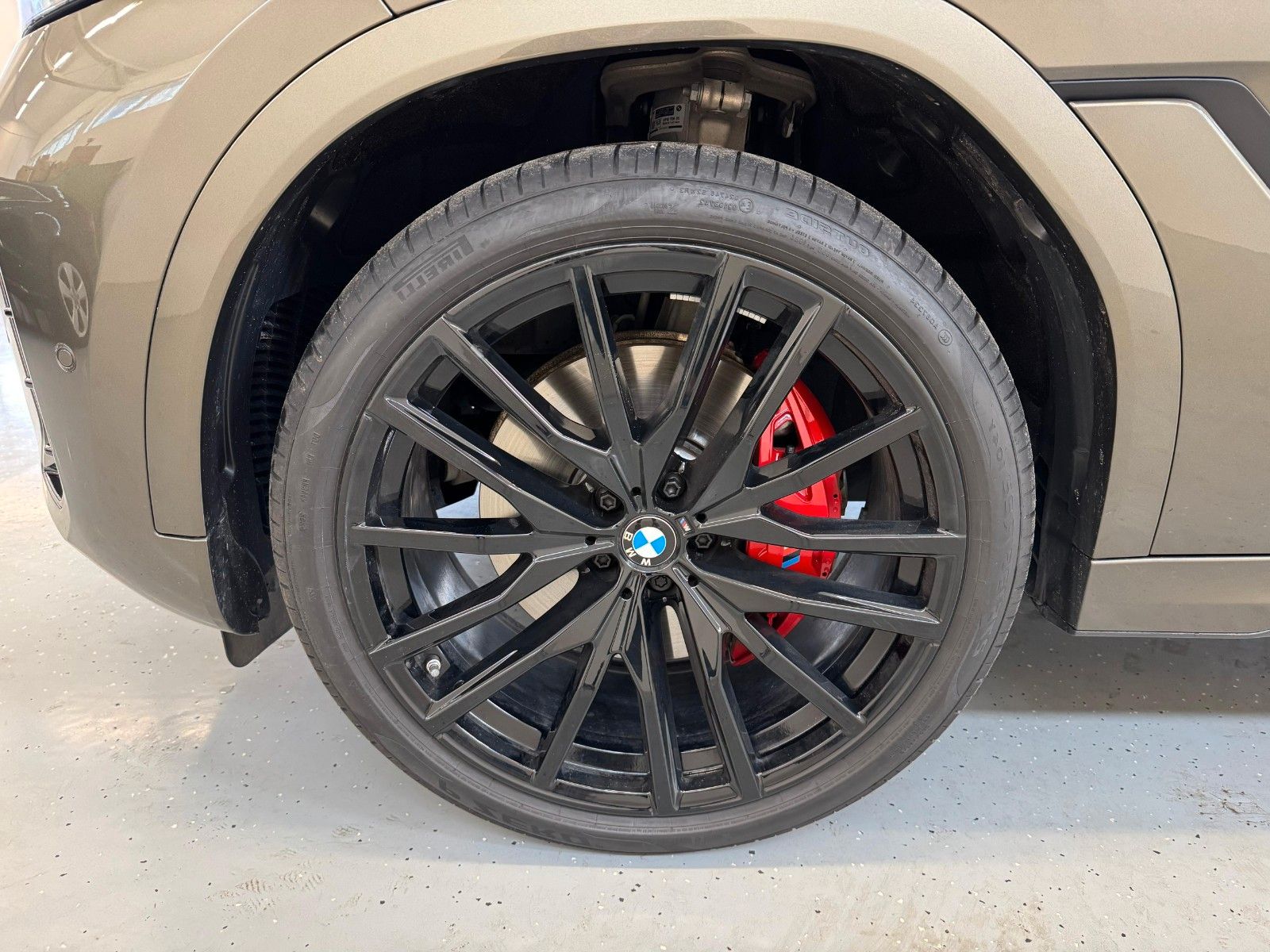 Fahrzeugabbildung BMW X6 40d xDrive MSport ACC,HUD,PANO,HARMAN,LUFT,..