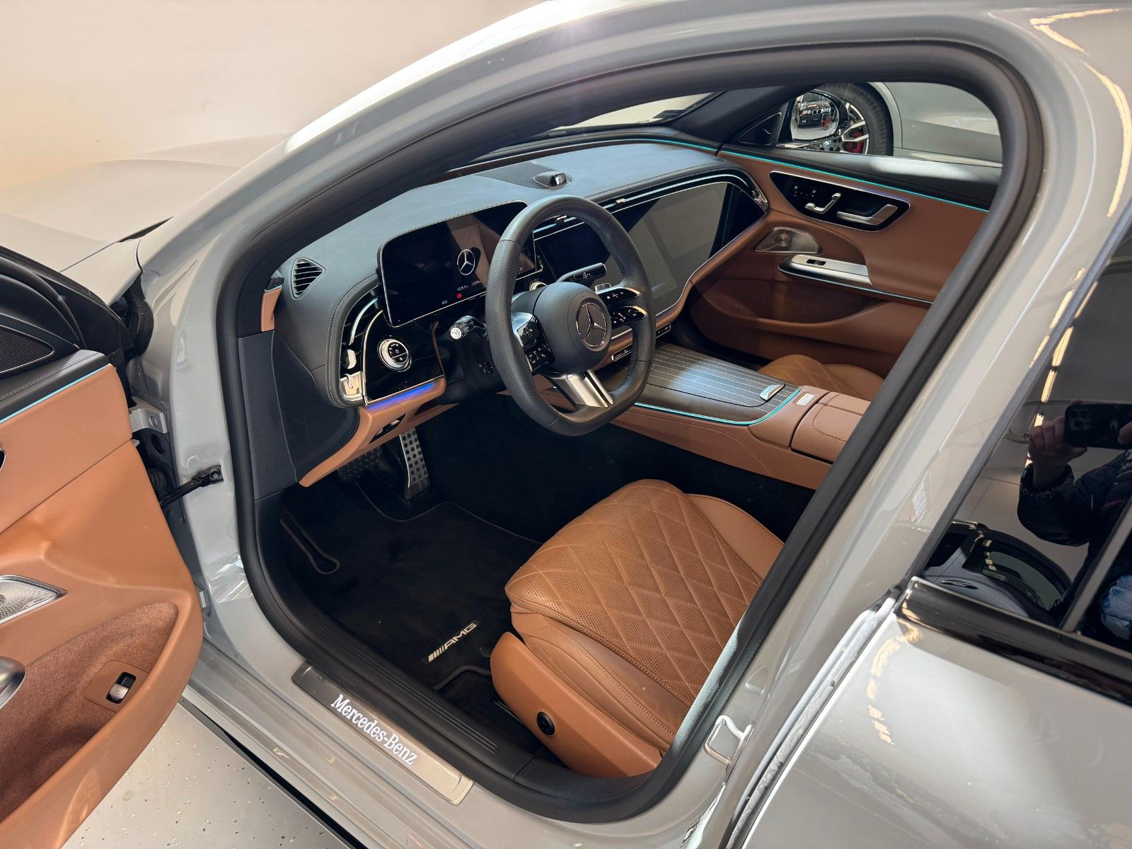Fahrzeugabbildung Mercedes-Benz E 220 d 4Matic AMG Line Premium Pl,BURM,PANO,360