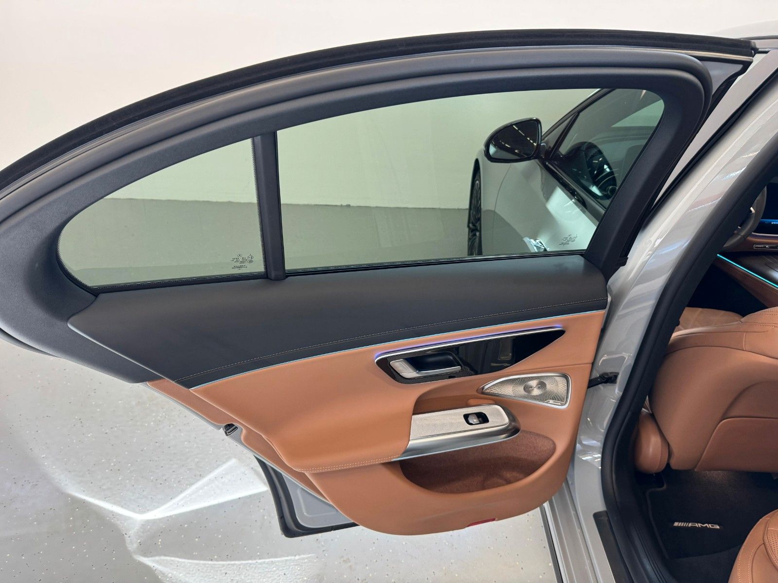 Fahrzeugabbildung Mercedes-Benz E 220 d 4Matic AMG Line Premium Pl,BURM,PANO,360