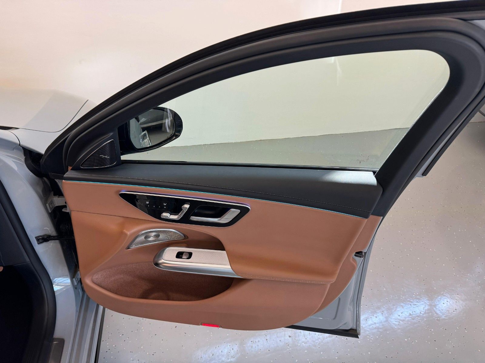 Fahrzeugabbildung Mercedes-Benz E 220 d 4Matic AMG Line Premium Pl,BURM,PANO,360