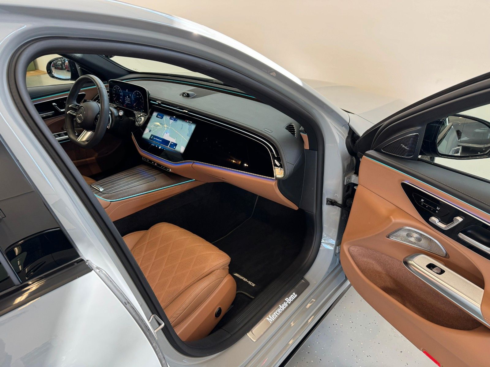 Fahrzeugabbildung Mercedes-Benz E 220 d 4Matic AMG Line Premium Pl,BURM,PANO,360