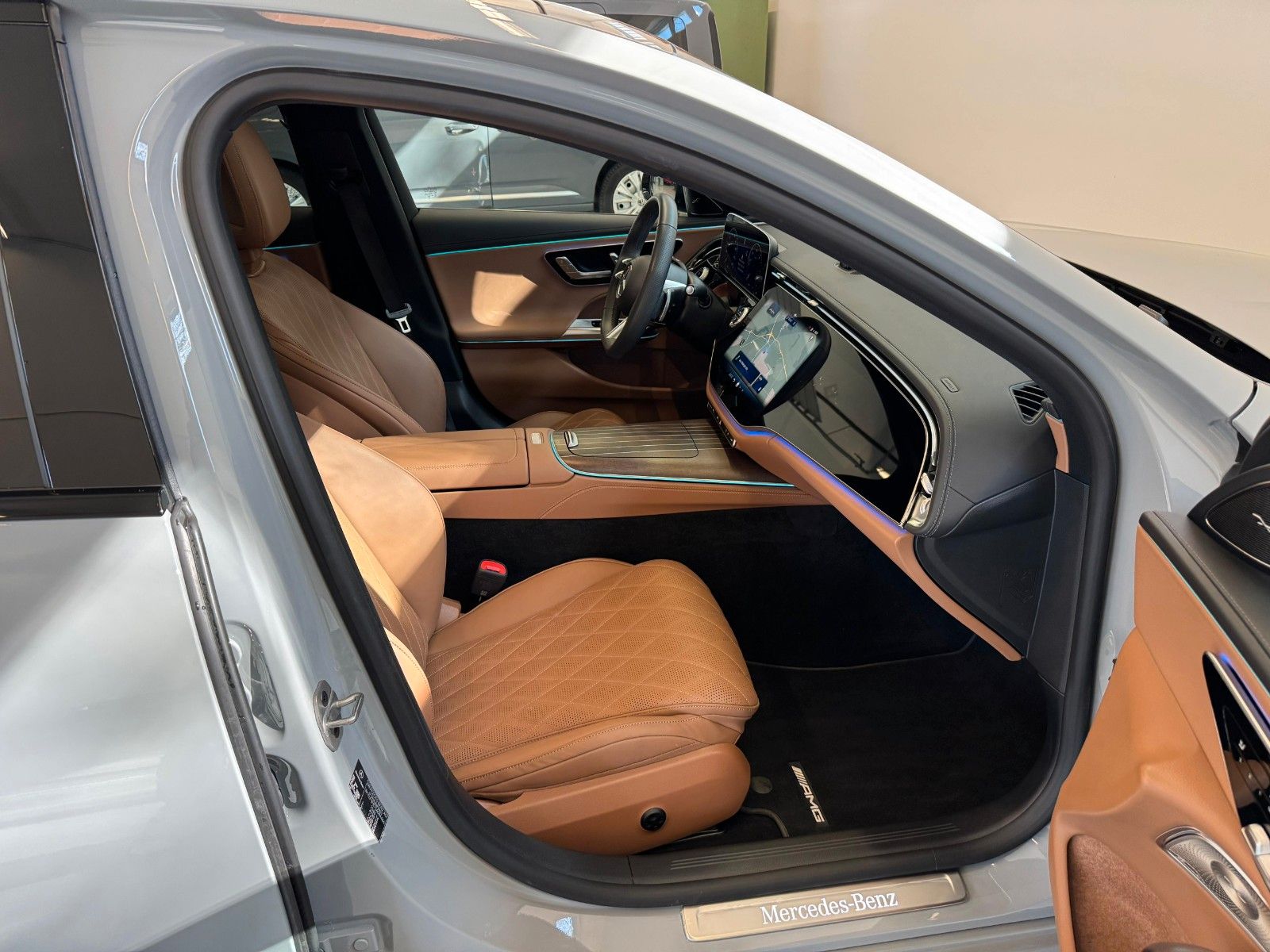 Fahrzeugabbildung Mercedes-Benz E 220 d 4Matic AMG Line Premium Pl,BURM,PANO,360