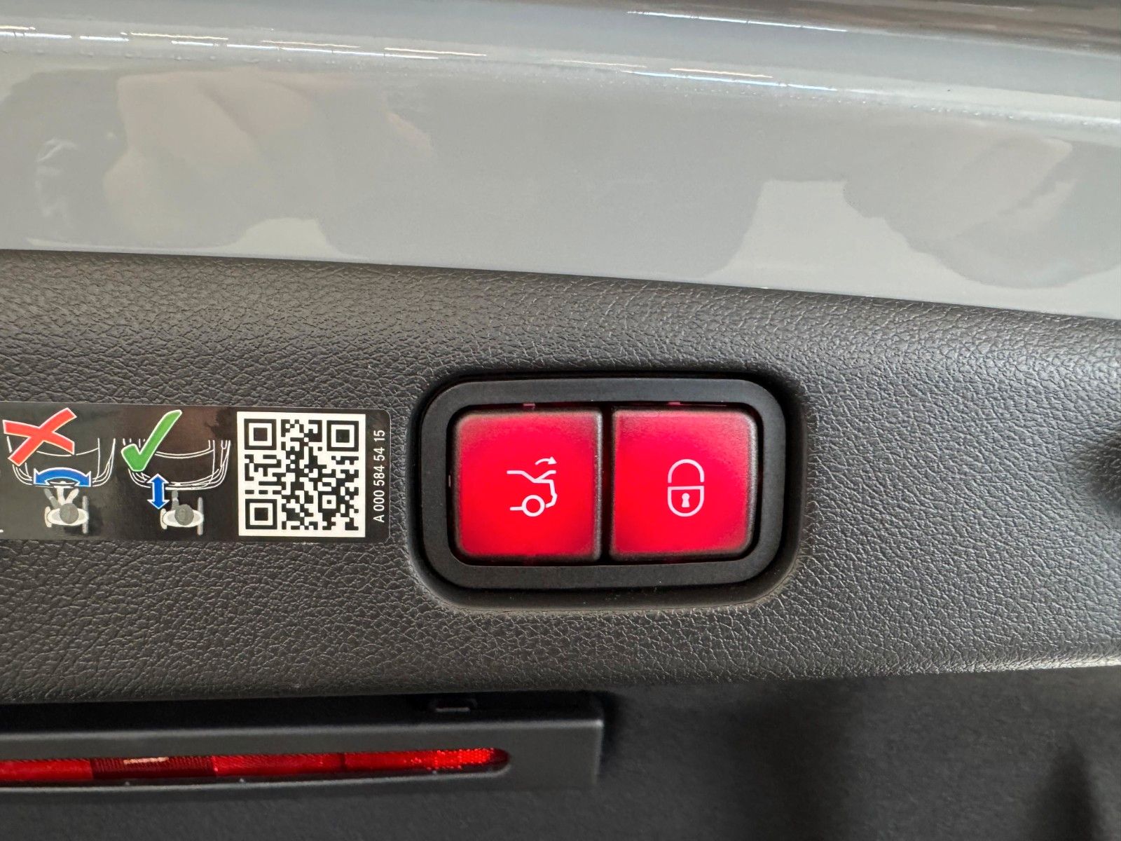 Fahrzeugabbildung Mercedes-Benz E 220 d 4Matic AMG Line Premium Pl,BURM,PANO,360