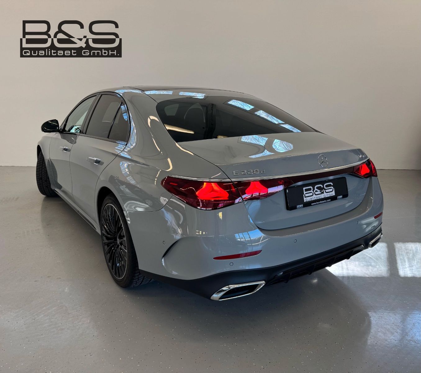 Fahrzeugabbildung Mercedes-Benz E 220 d 4Matic AMG Line Premium Pl,BURM,PANO,360