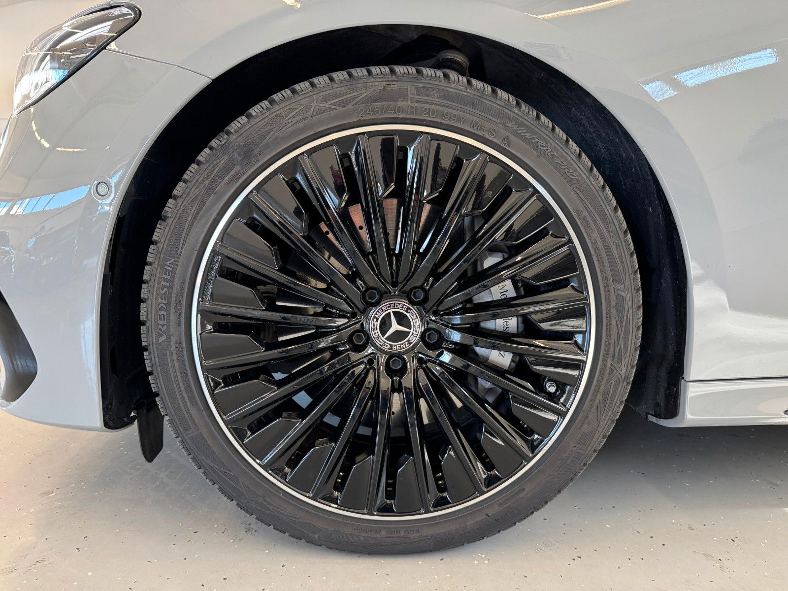 Fahrzeugabbildung Mercedes-Benz E 220 d 4Matic AMG Line Premium Pl,BURM,PANO,360