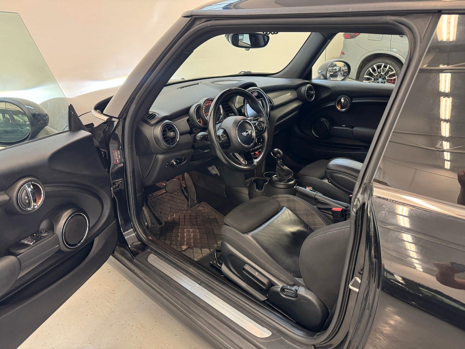 Fahrzeugabbildung MINI COOPER,Chili,Navi,LED,PDC,SHZ,usw...