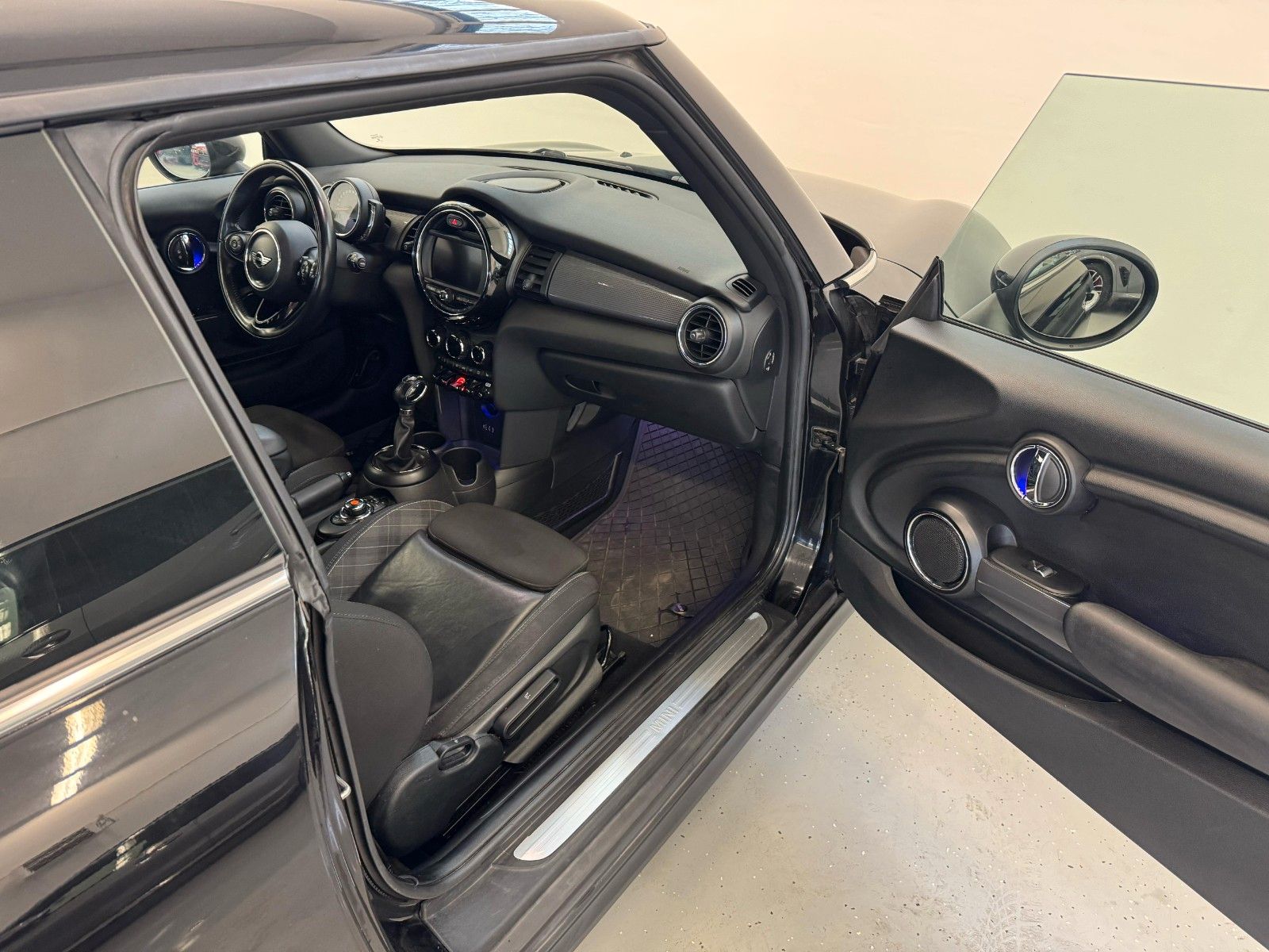 Fahrzeugabbildung MINI COOPER,Chili,Navi,LED,PDC,SHZ,usw...