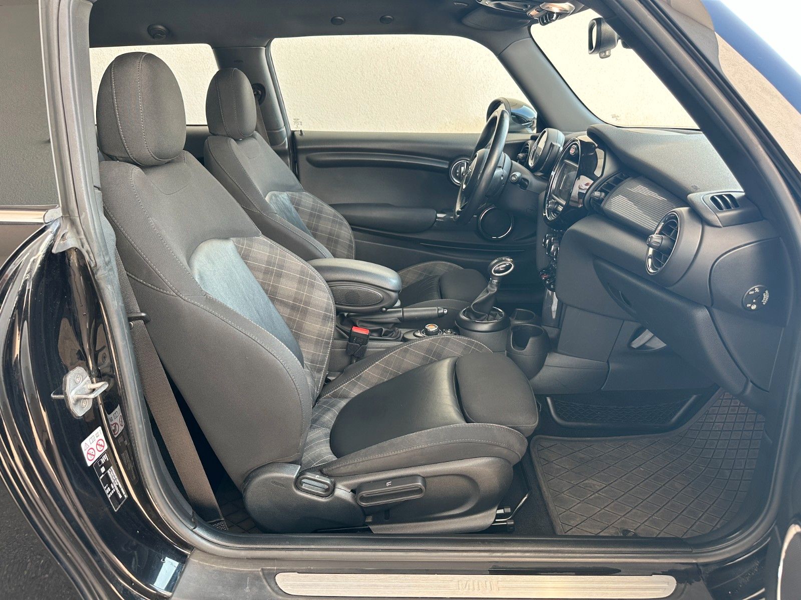 Fahrzeugabbildung MINI COOPER,Chili,Navi,LED,PDC,SHZ,usw...