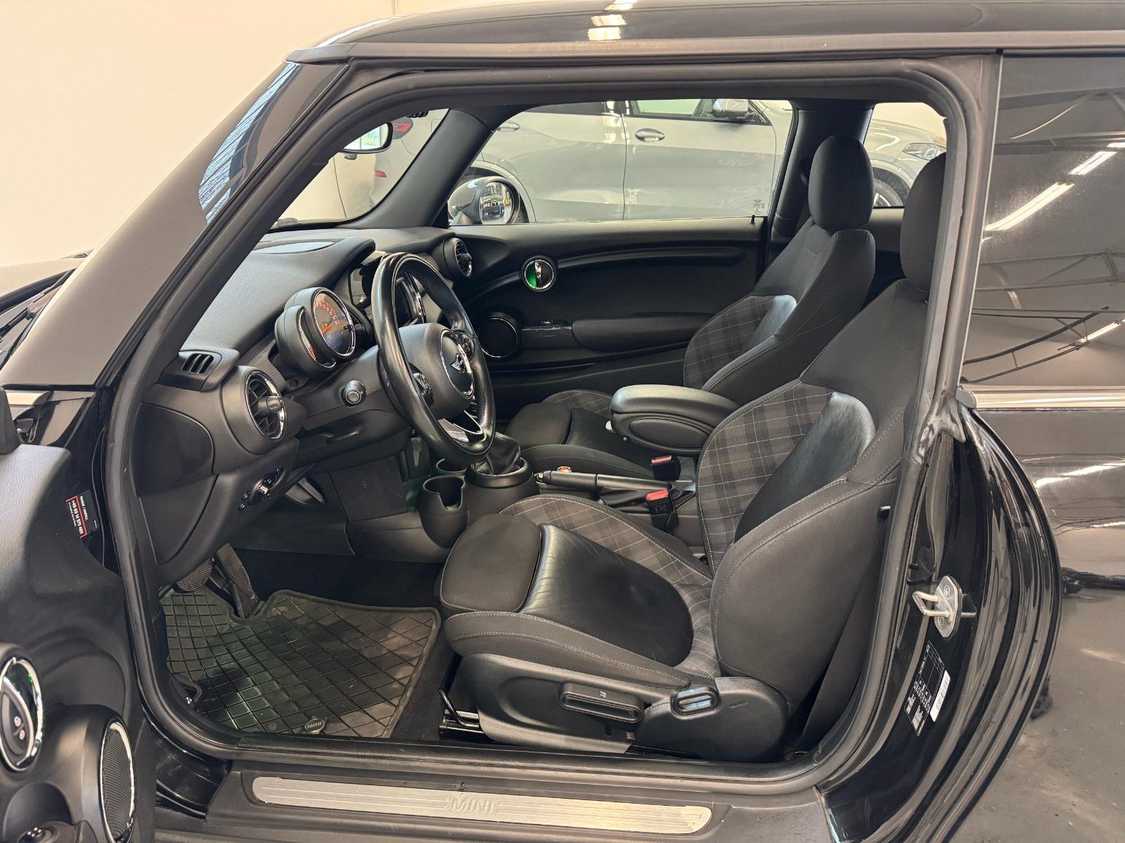 Fahrzeugabbildung MINI COOPER,Chili,Navi,LED,PDC,SHZ,usw...