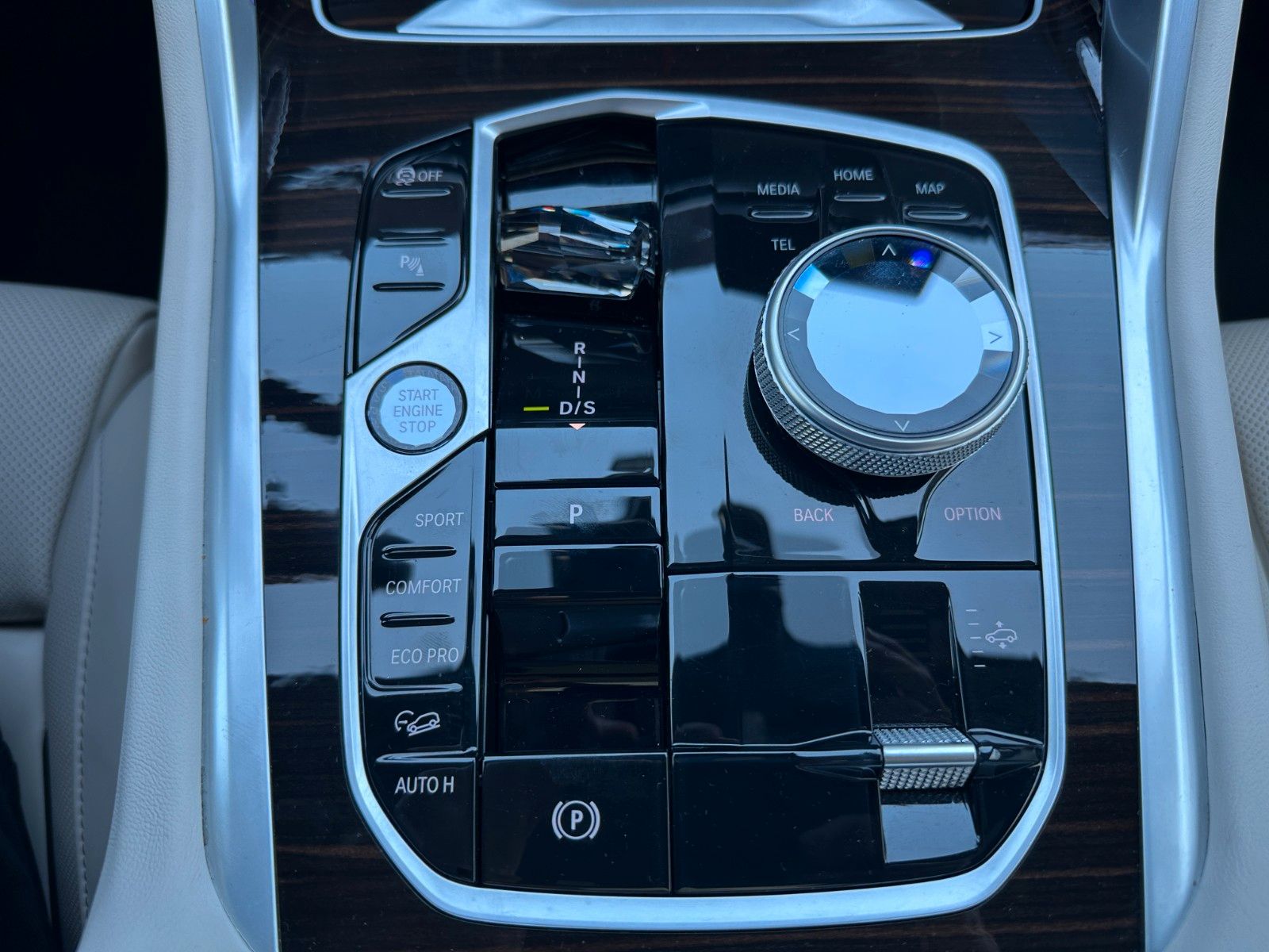 Fahrzeugabbildung BMW X6 30d xDr M Sport,Luftfed,Pano,Harman,ACC,HUD