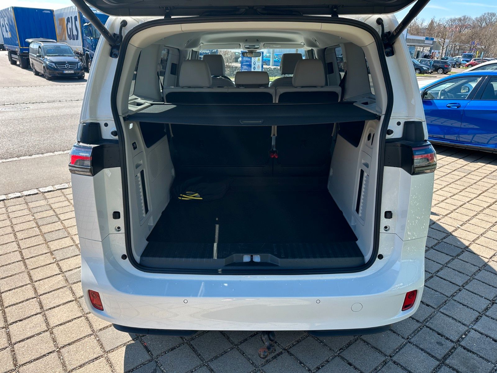 Fahrzeugabbildung Volkswagen ID.Buzz Bus 150 kW Pro,NAVI,AHK,ELEKTR Türen,usw