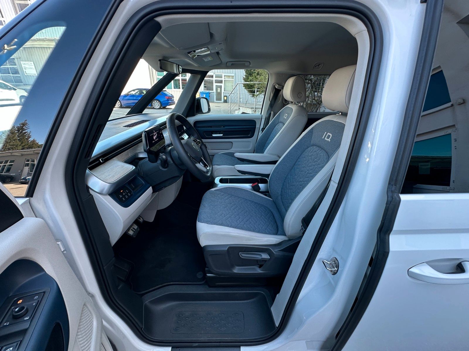Fahrzeugabbildung Volkswagen ID.Buzz Bus 150 kW Pro,NAVI,AHK,ELEKTR Türen,usw