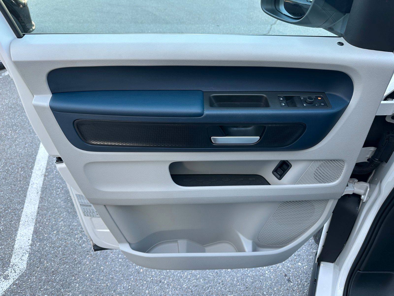 Fahrzeugabbildung Volkswagen ID.Buzz Bus 150 kW Pro,NAVI,AHK,ELEKTR Türen,usw