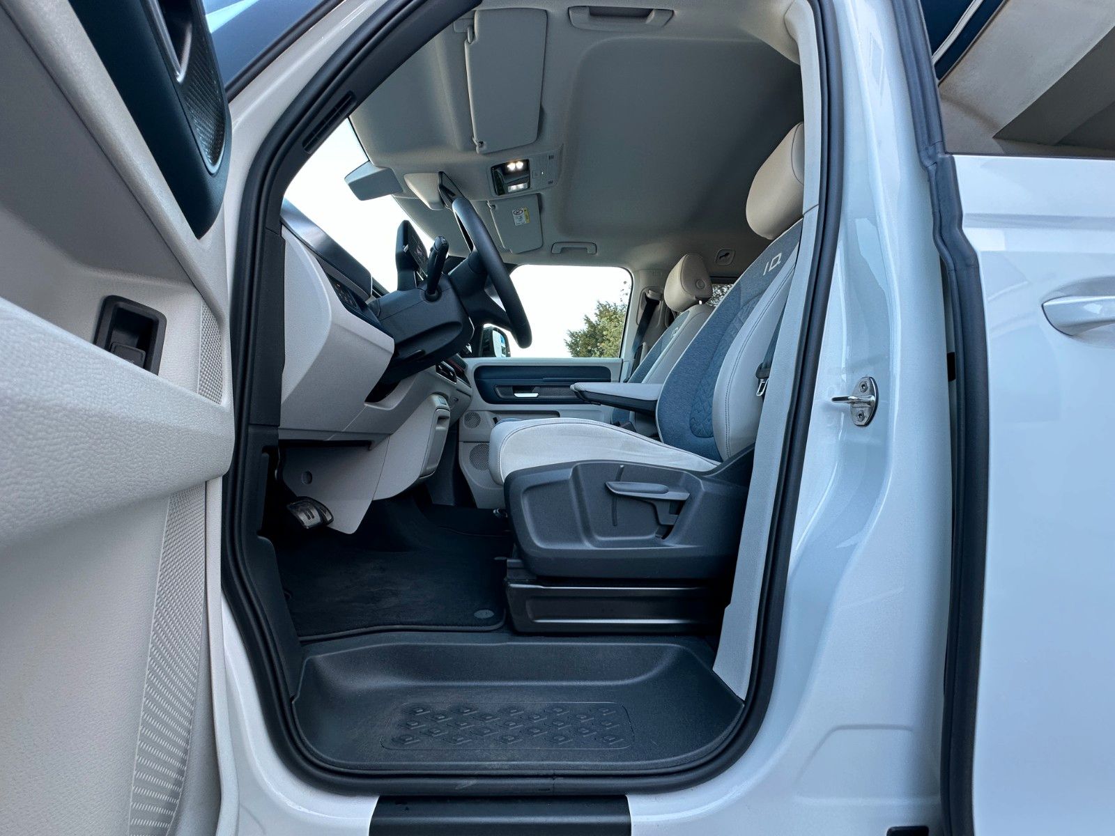 Fahrzeugabbildung Volkswagen ID.Buzz Bus 150 kW Pro,NAVI,AHK,ELEKTR Türen,usw