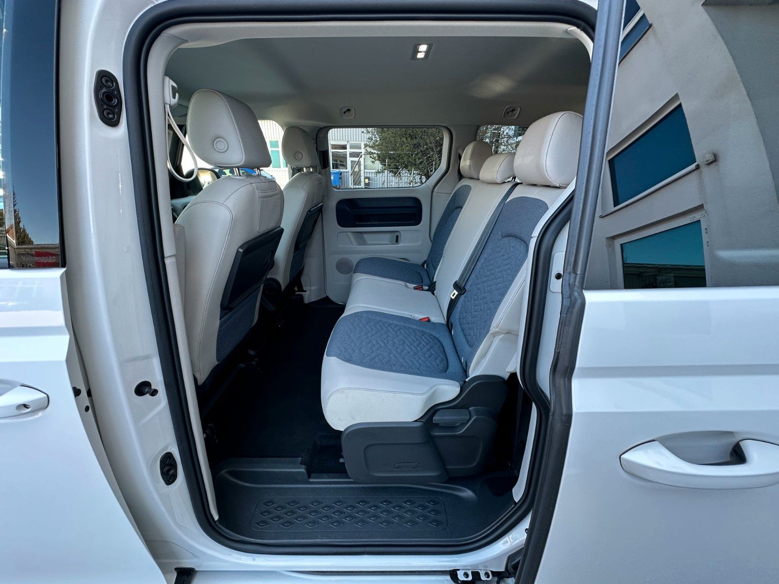 Fahrzeugabbildung Volkswagen ID.Buzz Bus 150 kW Pro,NAVI,AHK,ELEKTR Türen,usw