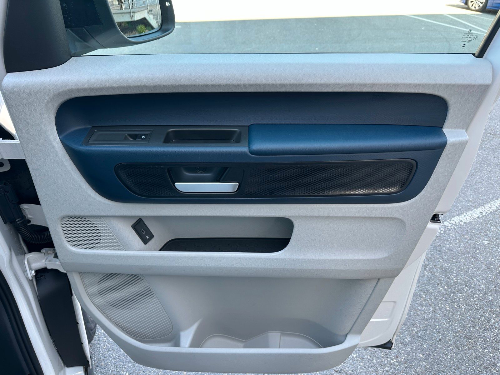 Fahrzeugabbildung Volkswagen ID.Buzz Bus 150 kW Pro,NAVI,AHK,ELEKTR Türen,usw