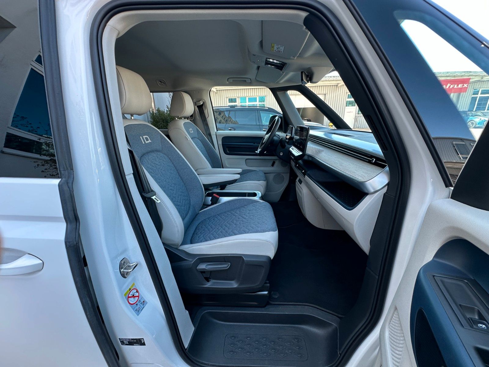 Fahrzeugabbildung Volkswagen ID.Buzz Bus 150 kW Pro,NAVI,AHK,ELEKTR Türen,usw