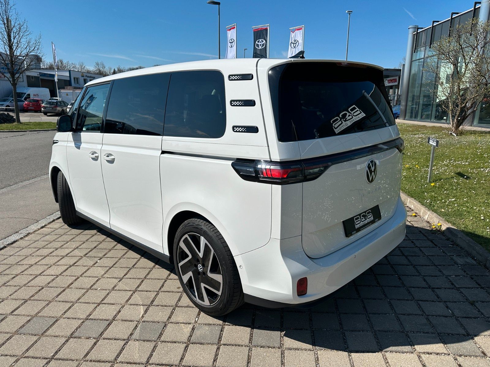 Fahrzeugabbildung Volkswagen ID.Buzz Bus 150 kW Pro,NAVI,AHK,ELEKTR Türen,usw