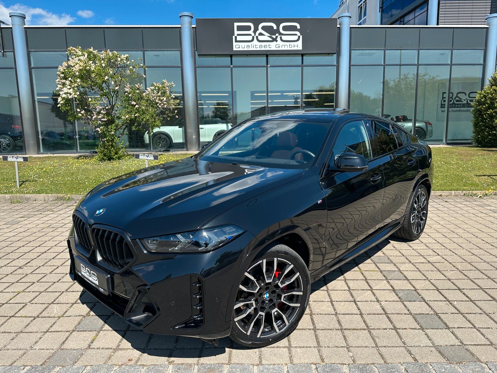Fahrzeugabbildung BMW X6 40 d xDrive M Sport ACC,HUD,PANO,HARMAN,LUFT