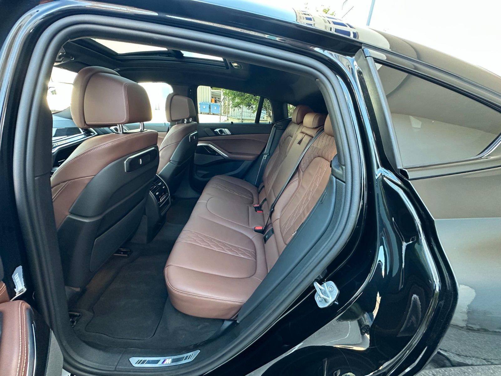 Fahrzeugabbildung BMW X6 40 d xDrive M Sport ACC,HUD,PANO,HARMAN,LUFT