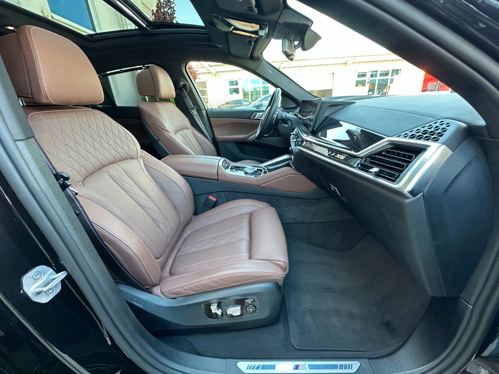 Fahrzeugabbildung BMW X6 40 d xDrive M Sport ACC,HUD,PANO,HARMAN,LUFT