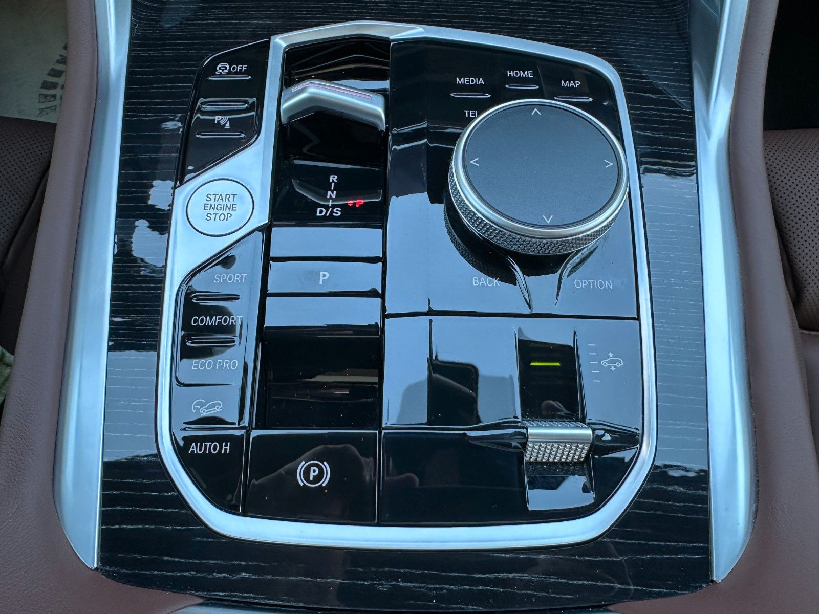 Fahrzeugabbildung BMW X6 40 d xDrive M Sport ACC,HUD,PANO,HARMAN,LUFT
