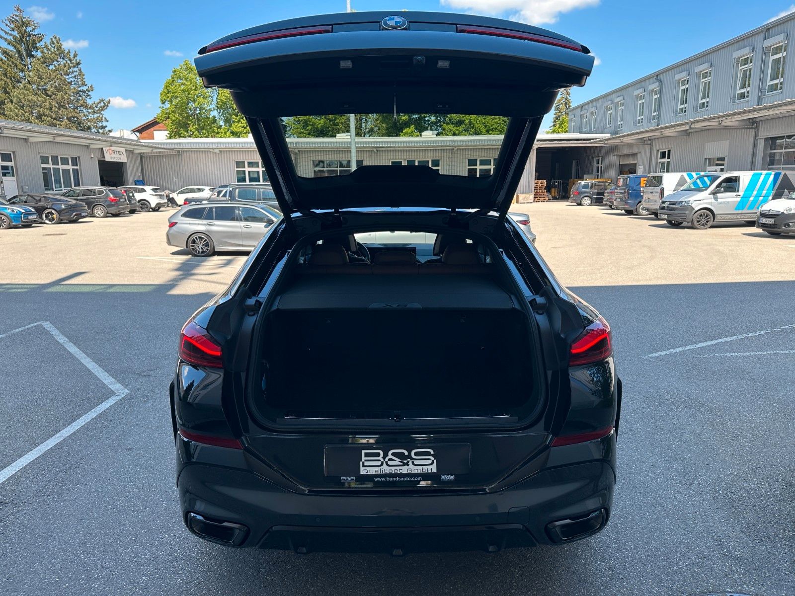 Fahrzeugabbildung BMW X6 40 d xDrive M Sport ACC,HUD,PANO,HARMAN,LUFT