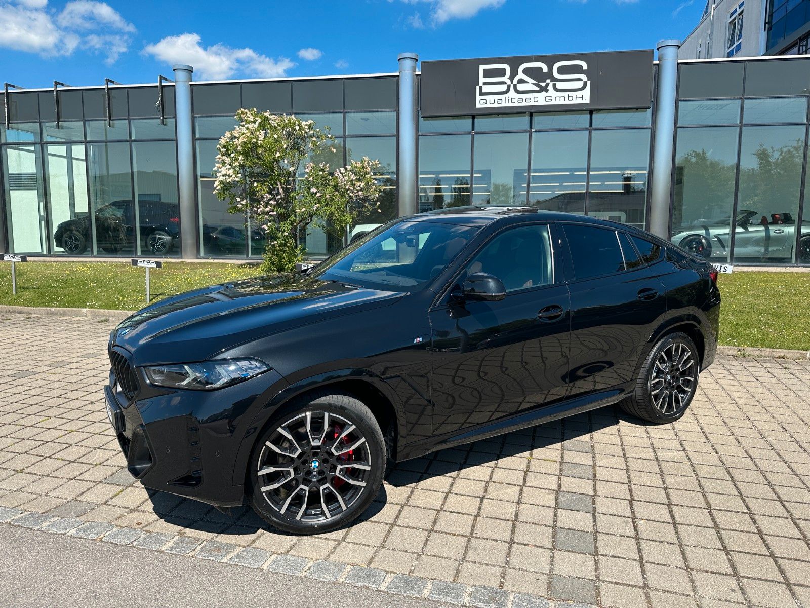 Fahrzeugabbildung BMW X6 40 d xDrive M Sport ACC,HUD,PANO,HARMAN,LUFT