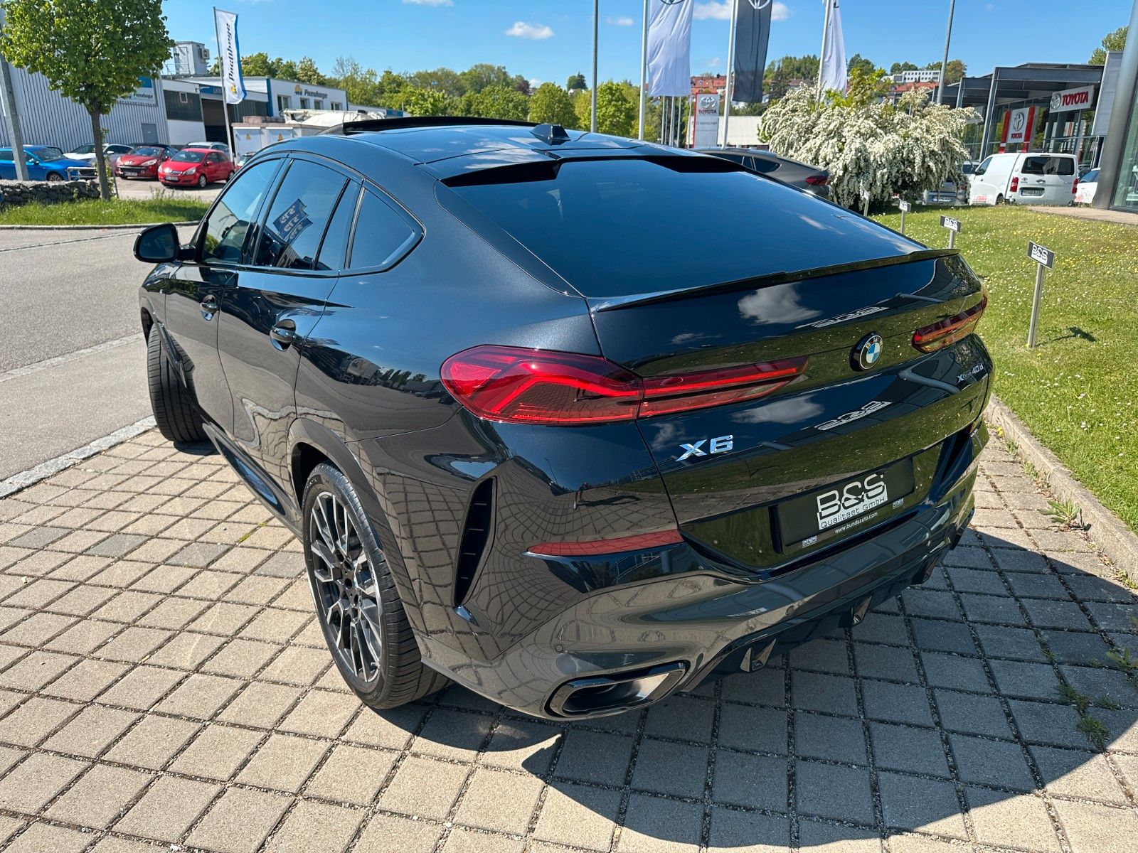 Fahrzeugabbildung BMW X6 40 d xDrive M Sport ACC,HUD,PANO,HARMAN,LUFT